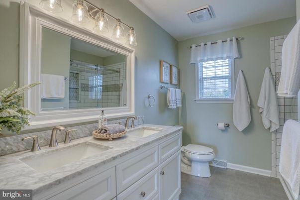 Bathroom, Dual Sink Vanities, Interior