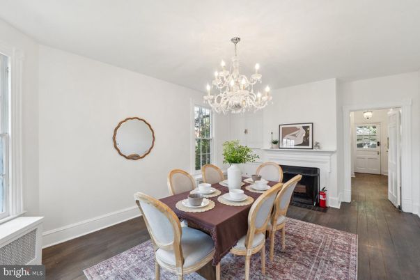 Chandelier, Dining room, Fireplace, Interior, Wood Texture Flooring