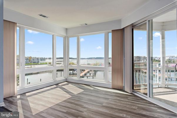 Empty room, Interior, Sun Room, Wood Texture Flooring