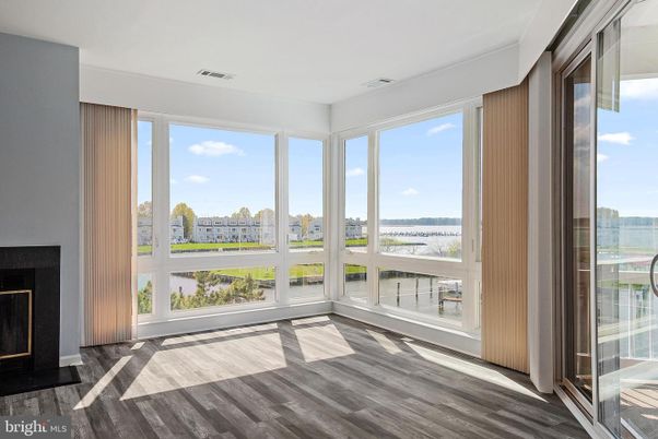 Empty room, Interior, Sun Room, Water, Wood Texture Flooring