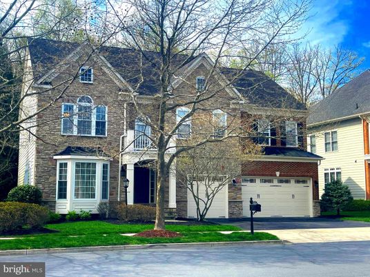 Attached, Exterior, Facade, Brick Traditional