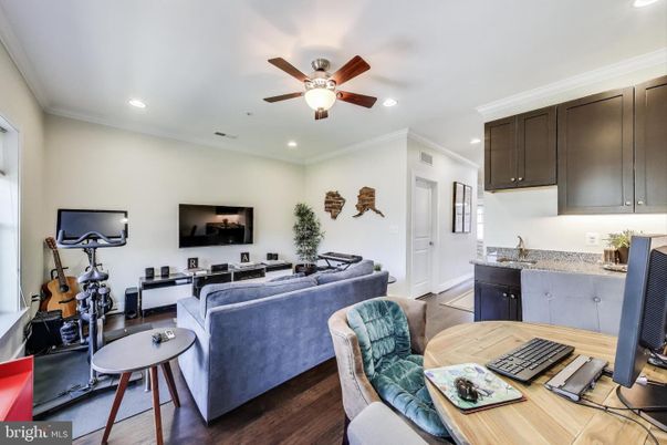 Fitness Equipment, Interior, Living room, Recessed Lighting, Wood Texture Flooring