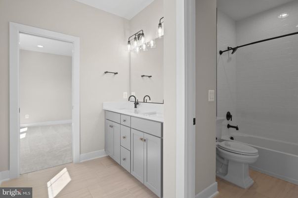 Bathroom, Dual Sink Vanities, Interior, Recessed Lighting