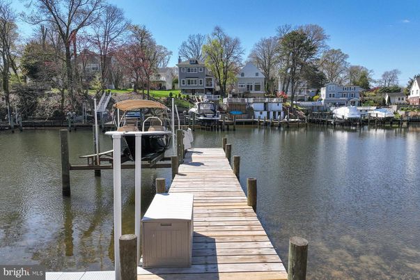 Exterior, Lake