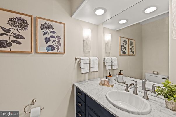 Bathroom, Interior, Recessed Lighting