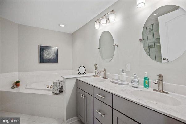Bathroom, Dual Sink Vanities, Interior, Recessed Lighting