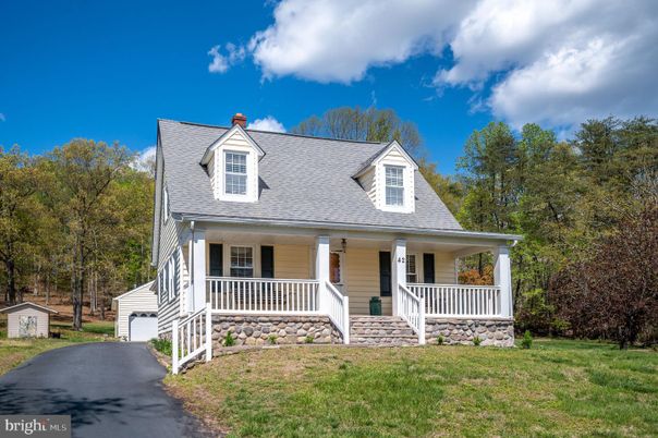 Attached, Exterior, Facade, Cape Cod