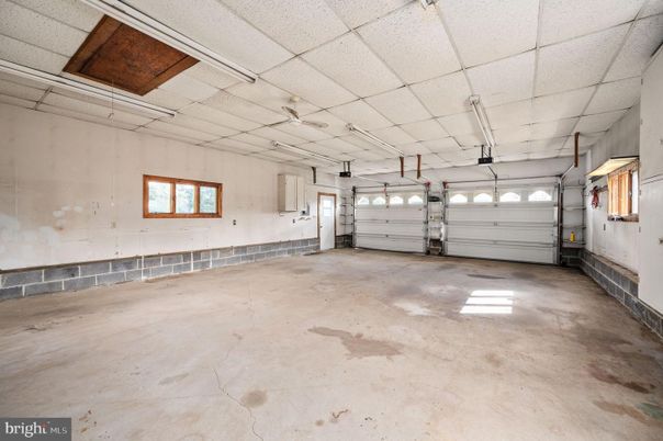 Garage, Interior
