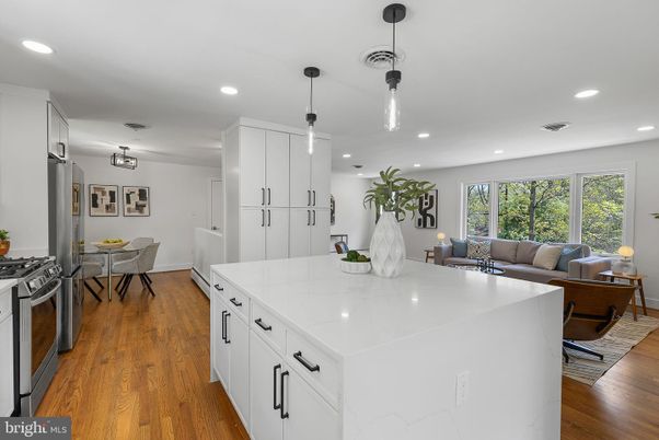 Dining room, Interior, Kitchen, Living room, Pendant Lights, Recessed Lighting, Stainless Steel Appliances, Wood Texture Flooring