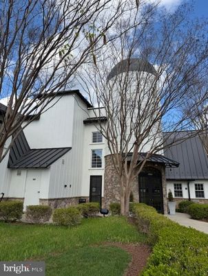 Backyard, Exterior, Facade, Farmhouse