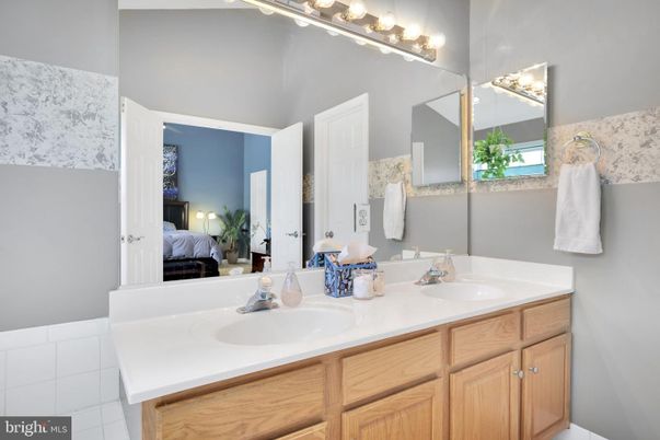 Bathroom, Bedroom, Dual Sink Vanities, Interior