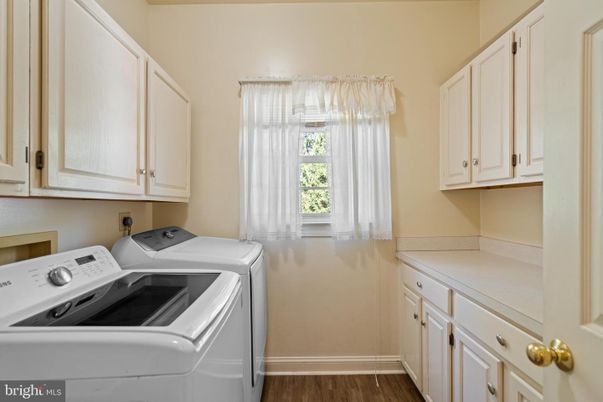 Interior, Washer, Wood Texture Flooring