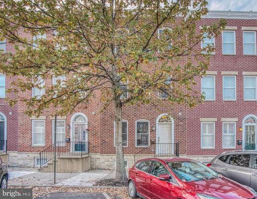 Exterior, Facade, Brick Facade, Rowhouse