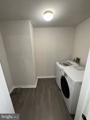 Interior, Washer, Wood Texture Flooring