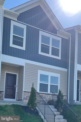 Exterior, Facade, Rowhouse