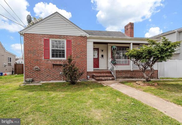 Exterior, Facade, Brick Facade, Cape Cod