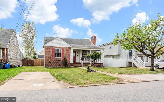 Exterior, Facade, Brick Facade, Cape Cod