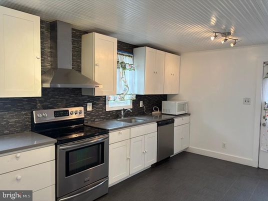Interior, Kitchen, Stainless Steel Appliances