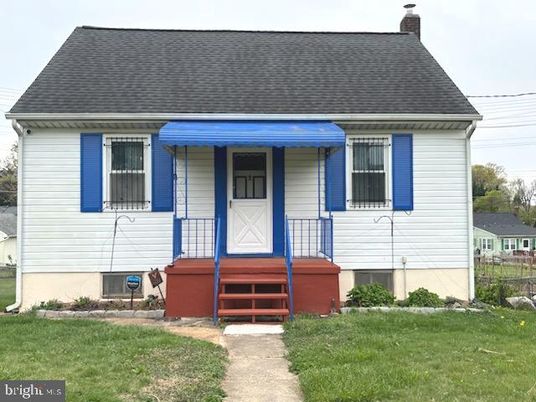 Exterior, Facade, Cape Cod