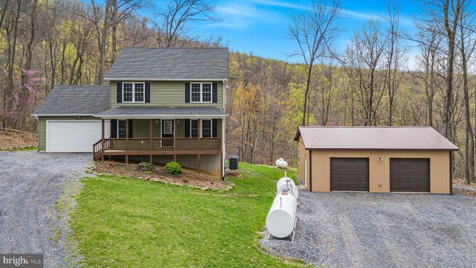 Attached, Detached Garage, Exterior, Facade, Cape Cod