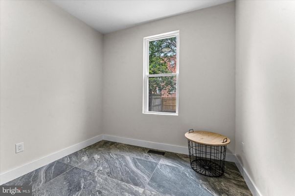 Empty room, Interior