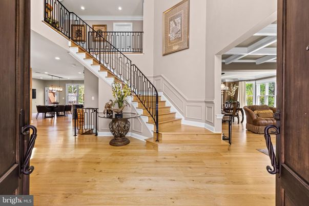 Chandelier, Dining room, Interior, Recessed Lighting, Wood Texture Flooring
