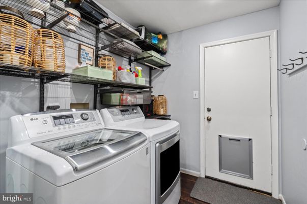 Interior, Utility Closets, Washer, Wood Texture Flooring