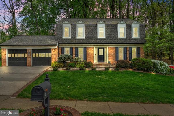 Attached, Exterior, Facade, Brick Facade, Georgian