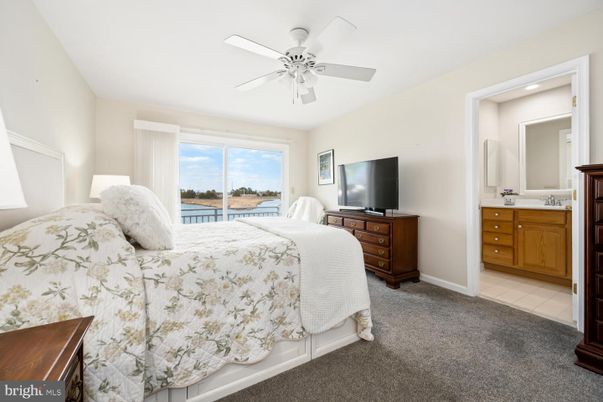 Bedroom, Interior, Water