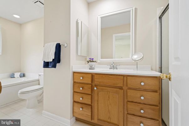 Bathroom, Interior, Recessed Lighting