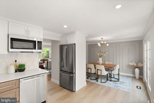 Dining room, Interior, Kitchen, Pendant Lights, Recessed Lighting, Stainless Steel Appliances, Wood Texture Flooring