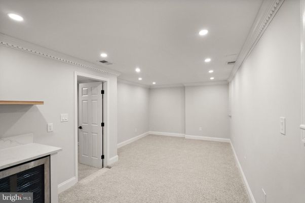Empty room, Interior, Recessed Lighting