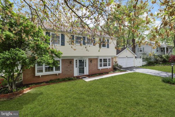 Attached, Exterior, Facade, Brick Facade, Raised Ranch