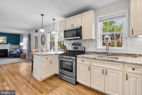 Interior, Kitchen, Living room, Pendant Lights, Wood Texture Flooring