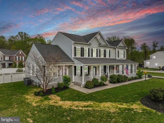Backyard, Exterior, Facade, Queen Anne Victorian