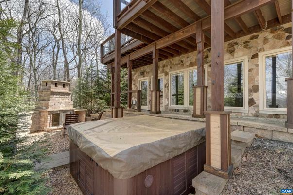 Exterior, Fireplace, Hot Tub