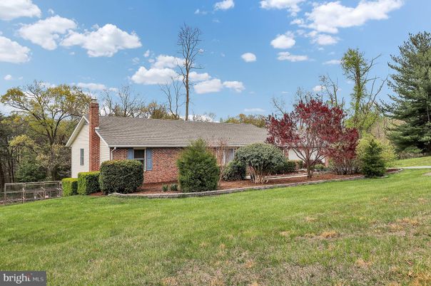 Exterior, Facade, Brick Facade, Ranch