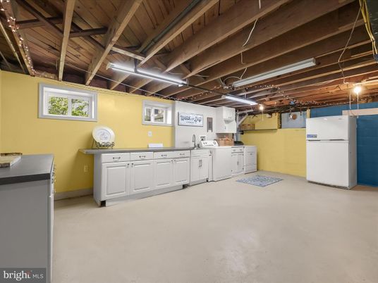 Interior, Washer, Wooden Beams, Wooden Ceilings
