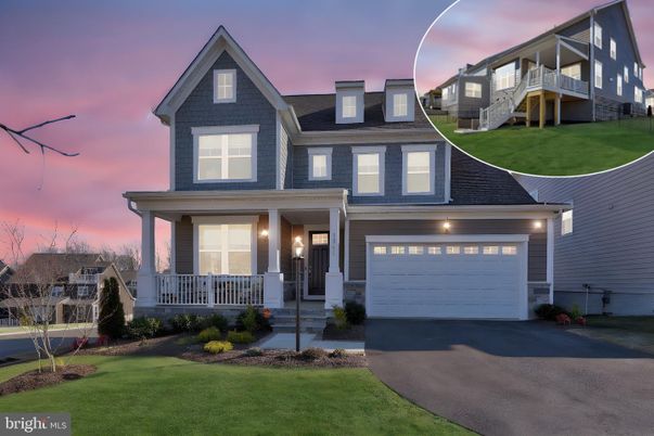 Attached, Exterior, Facade, American Craftsman