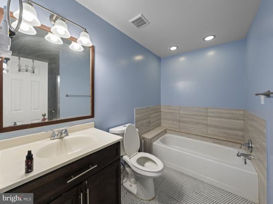 Bathroom, Interior, Recessed Lighting
