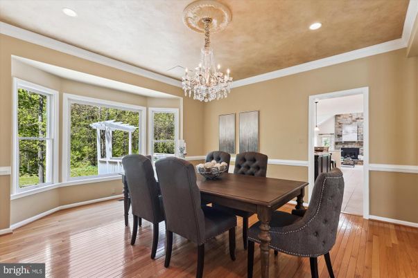Chandelier, Dining room, Interior, Recessed Lighting, Wood Texture Flooring