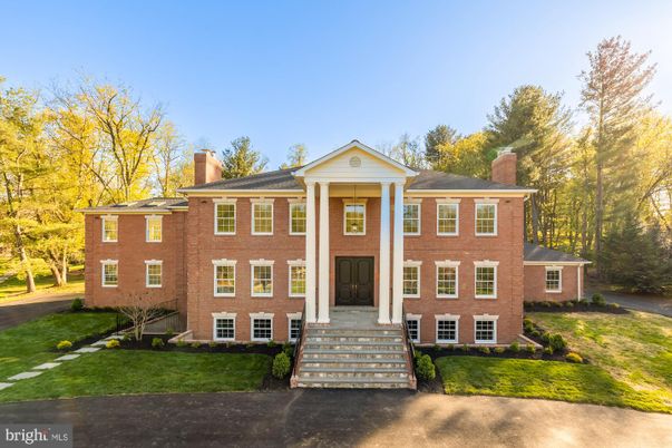 Exterior, Facade, Brick Facade, Georgian