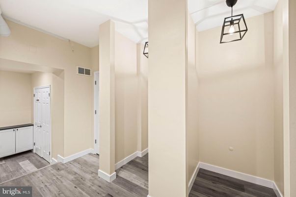 Interior, Pendant Lights, Wood Texture Flooring