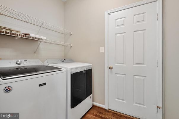 Interior, Utility Closets, Washer, Wood Texture Flooring