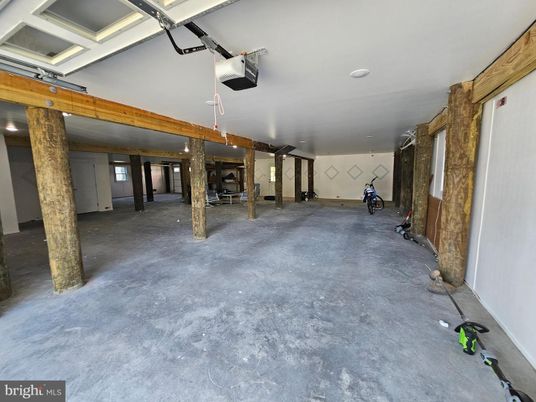 Garage, Interior