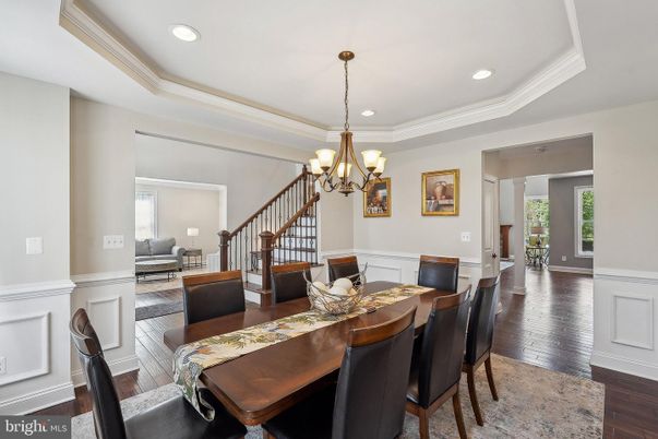 Chandelier, Dining room, Interior, Recessed Lighting, Wood Texture Flooring