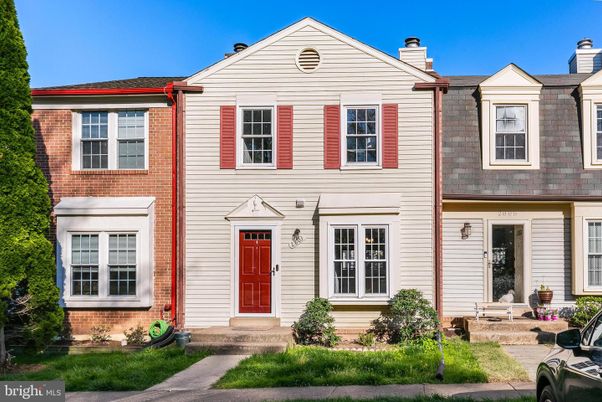 Exterior, Facade, Brick Facade, Rowhouse