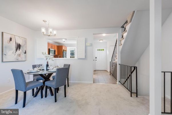 Chandelier, Dining room, Interior, Kitchen