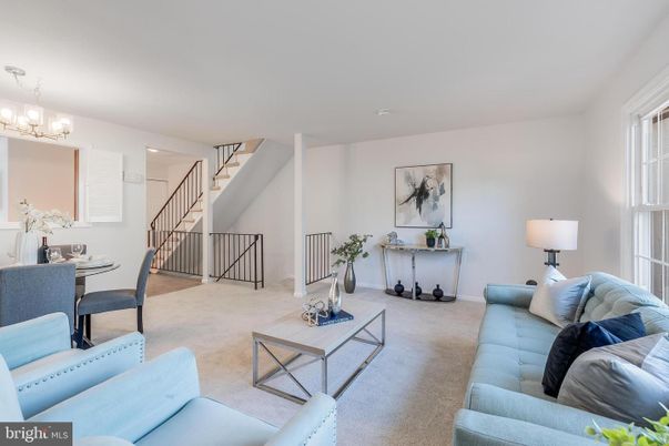 Chandelier, Dining room, Interior, Living room
