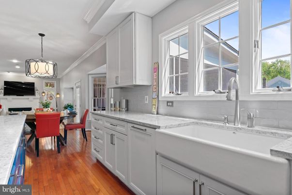 Dining room, Interior, Kitchen, Pendant Lights, Recessed Lighting, Wood Texture Flooring